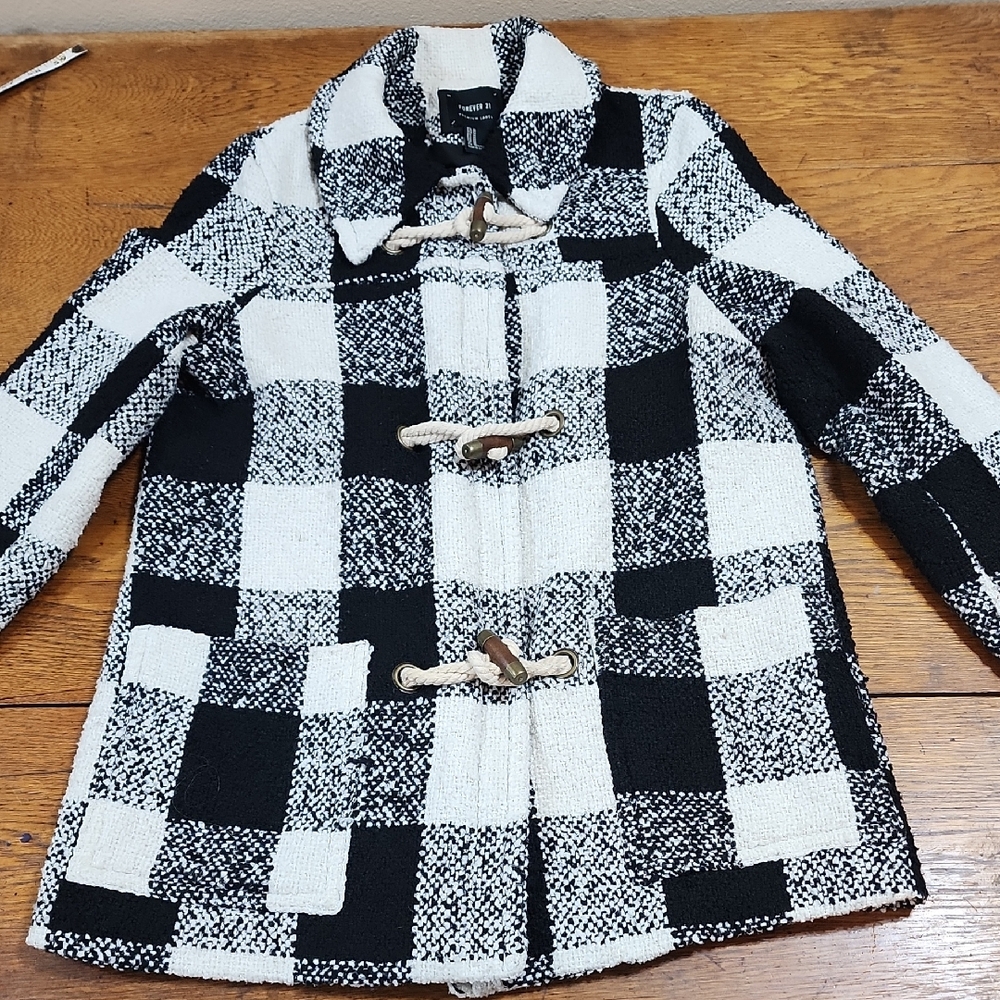 Forever 21 White And Black Buffalo Plaid Coat Toggle Buttons Medium
